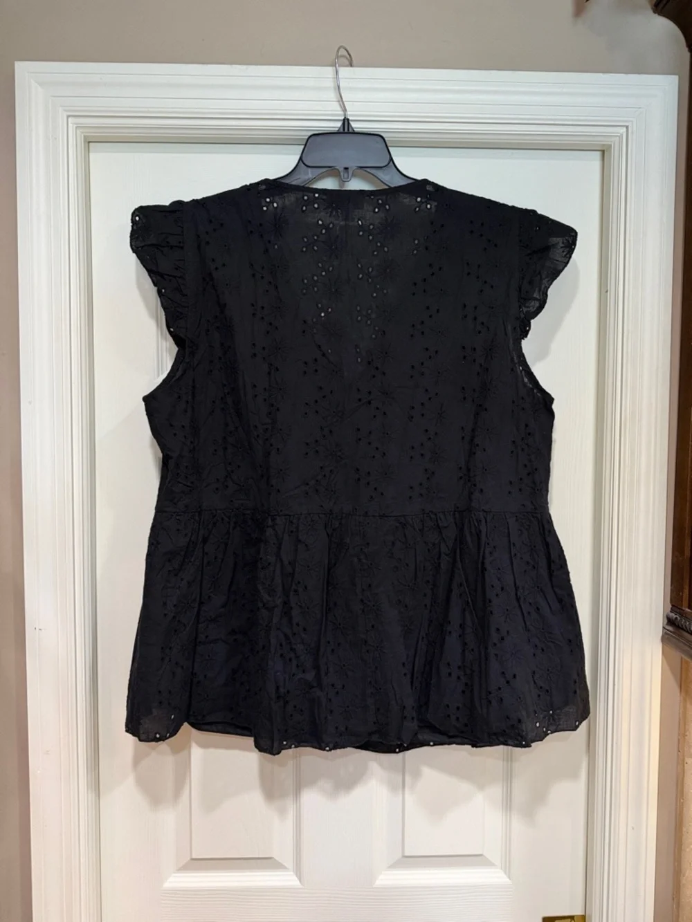 NWT Andree Black Eyelet Peplum V-Neck Blouse - Picture 8 of 9